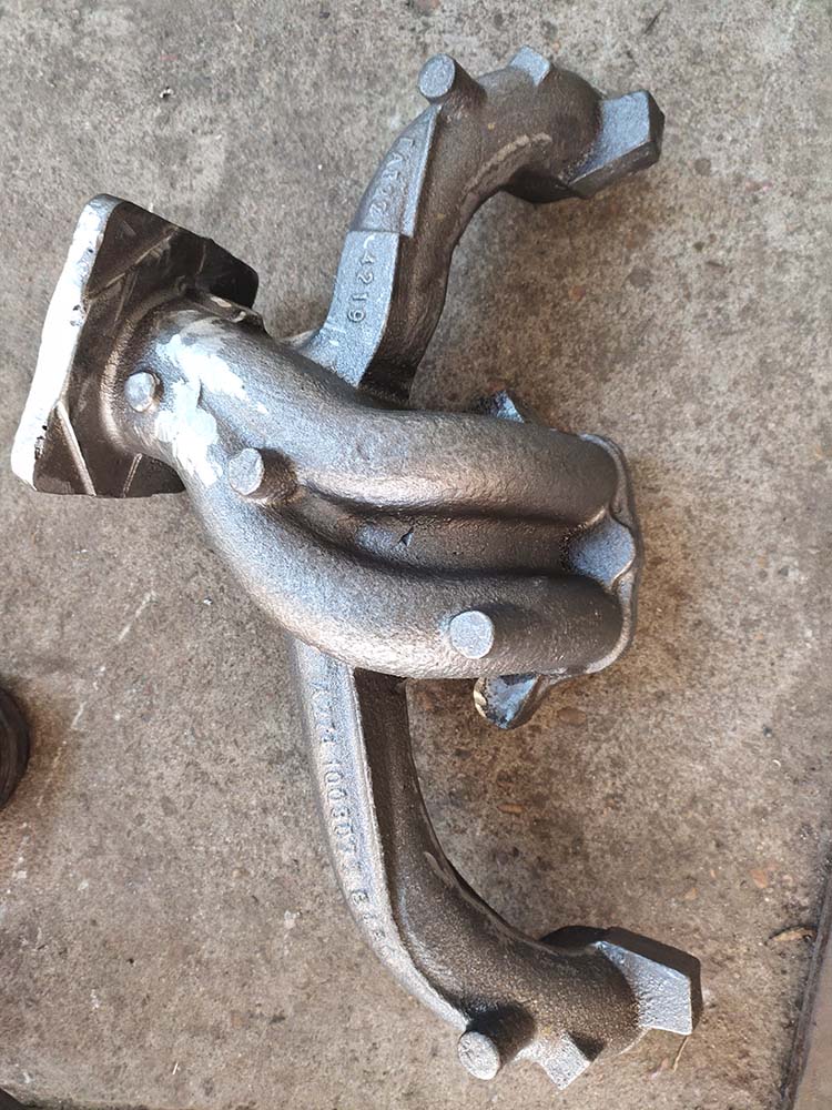What Causes an Exhaust Manifold to  Crackor Leak